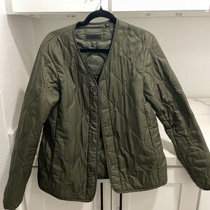 Uniqlo quilted liner men’s small fits like a women’s medium.